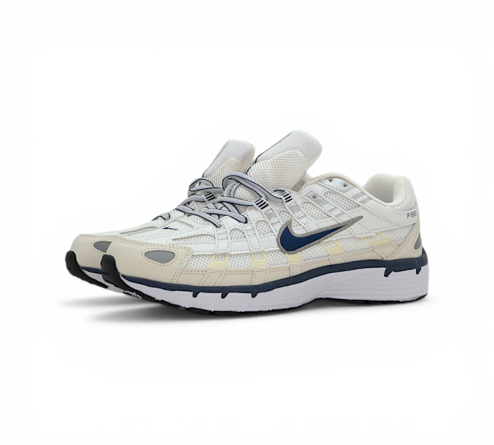 Кроссовки Nike P-6000, бежевые с темно-синим, вид сбоку
