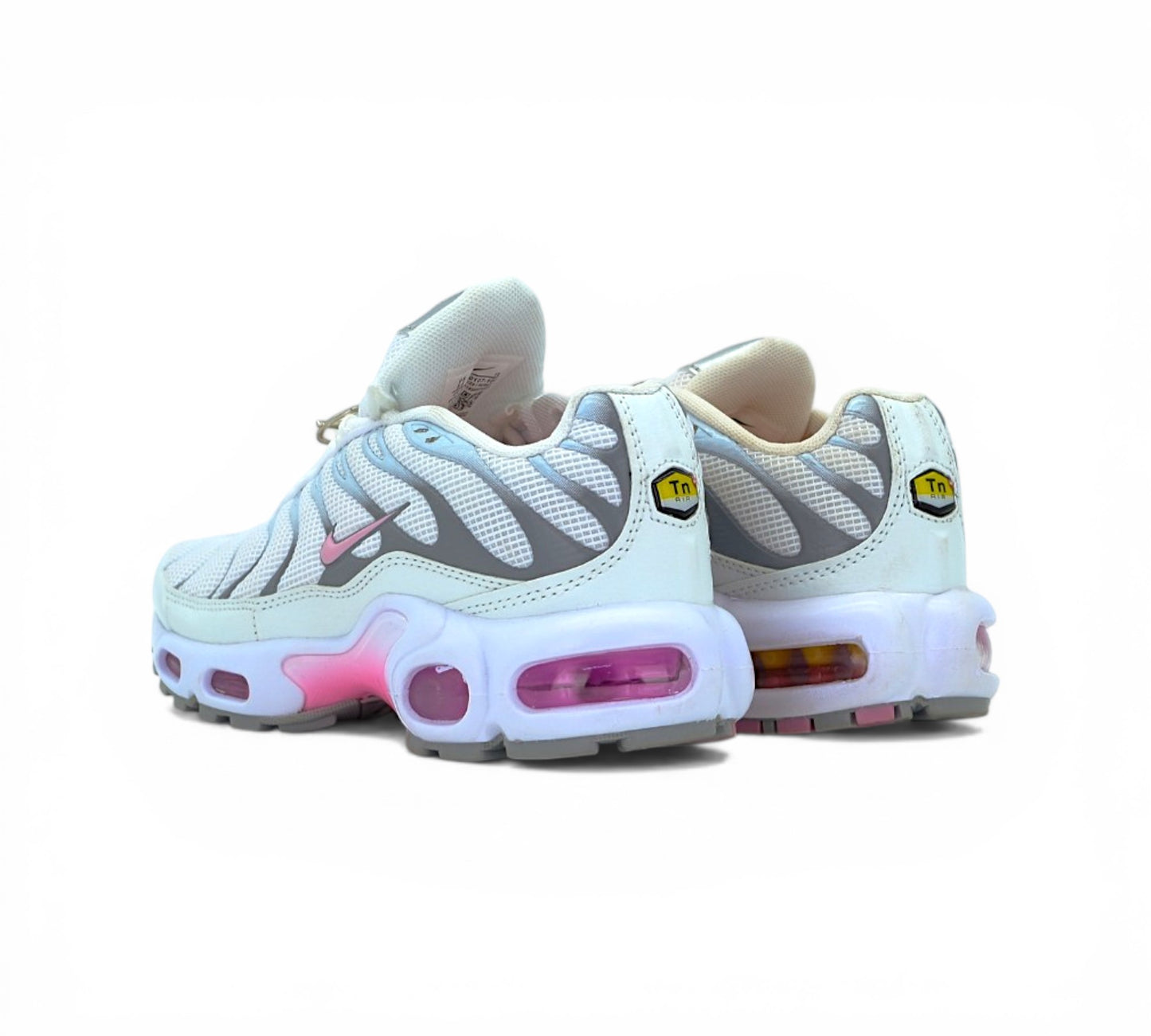 Кроссовки Nike Air Max Plus, белые с розовым, вид сбоку