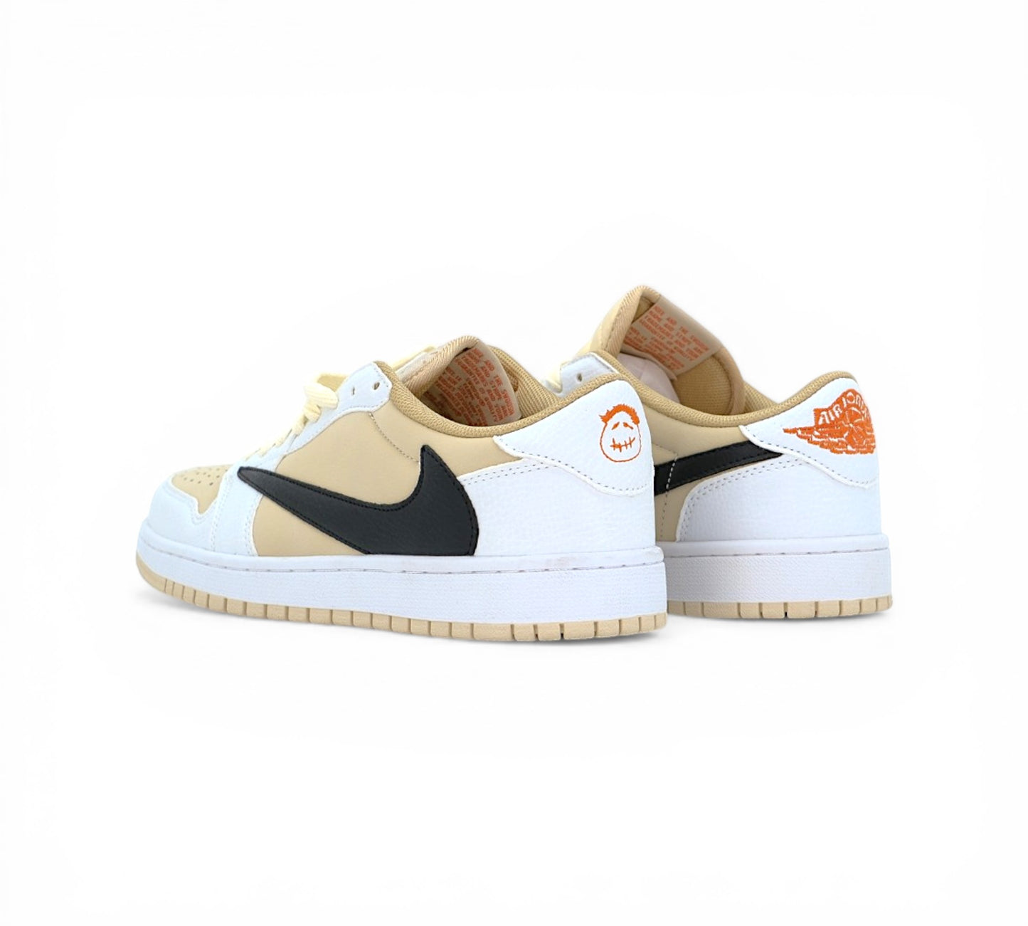 Кроссовки Nike Travis Scott Air Jordan 1 Low Reverse Mocha, бежевые, вид сбоку