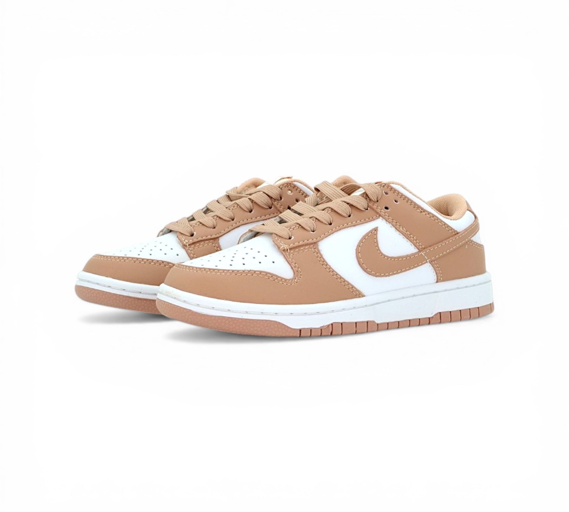 Кроссовки Nike Dunk Low, бежевые с белым, вид сбоку