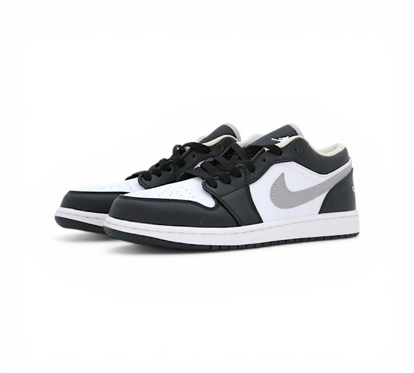 Кроссовки Nike Air Jordan 1 Low, чёрно-белые с серым, вид сбоку