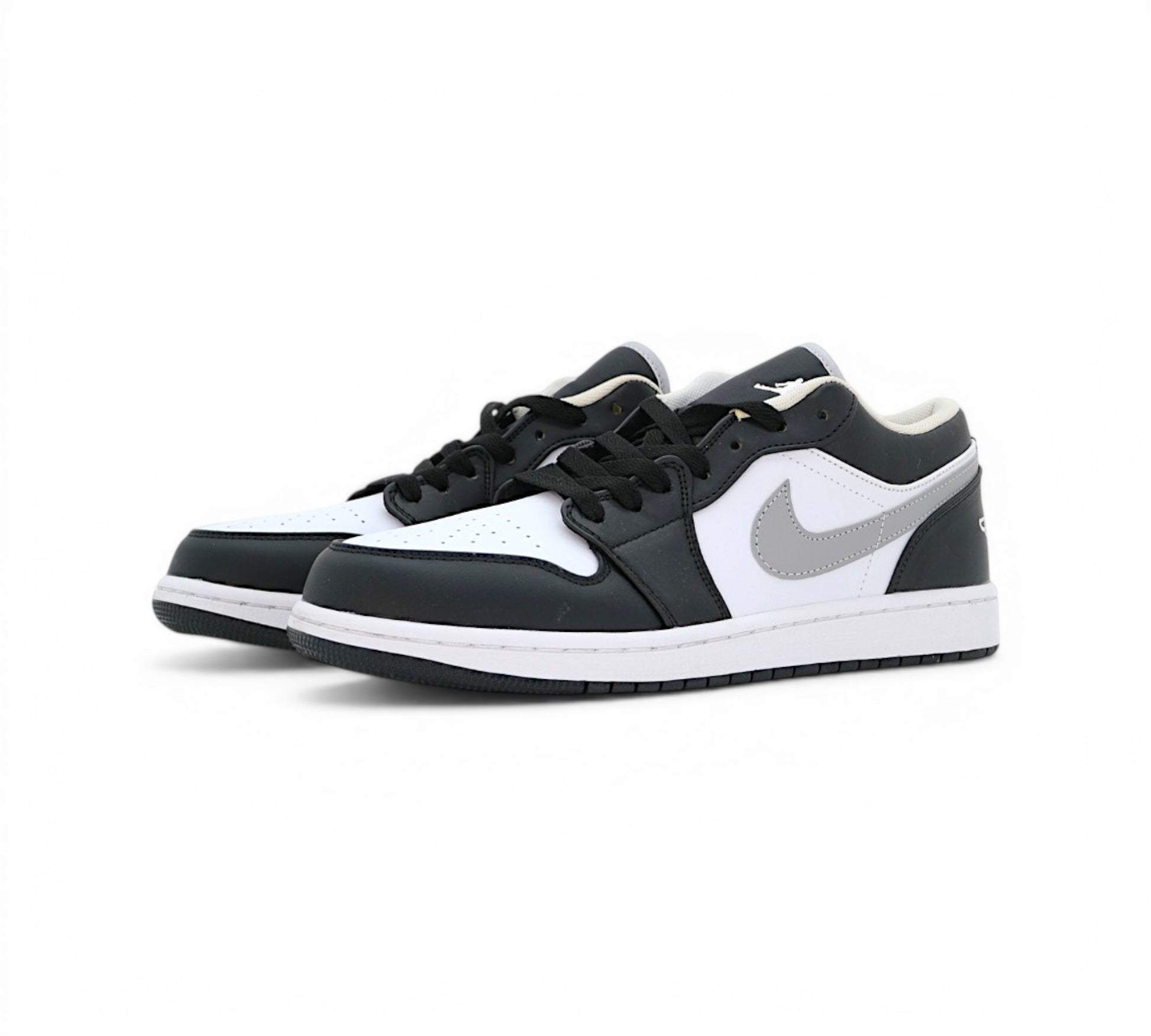 Кроссовки Nike Air Jordan 1 Low, чёрно-белые с серым, вид сбоку