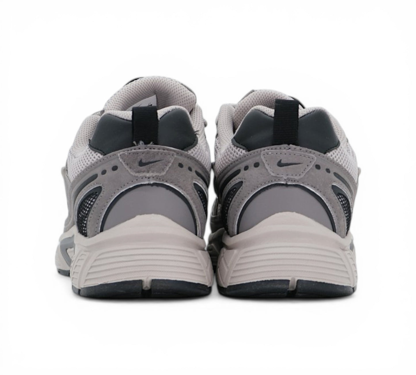 Кроссовки Nike V2K Run серые, вид сбоку
