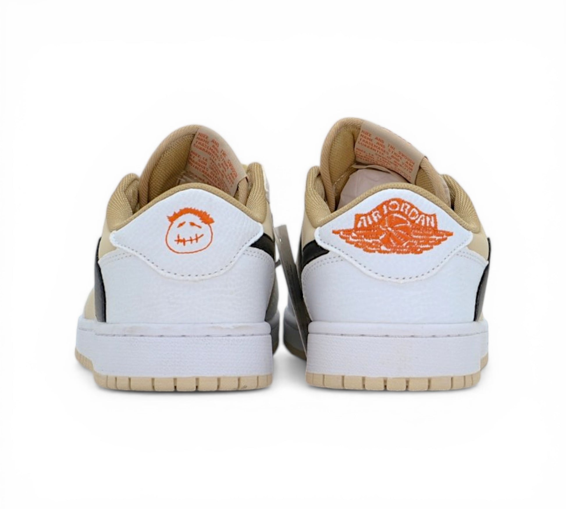 Кроссовки Nike Travis Scott Air Jordan 1 Low Reverse Mocha, бежевые, вид сбоку