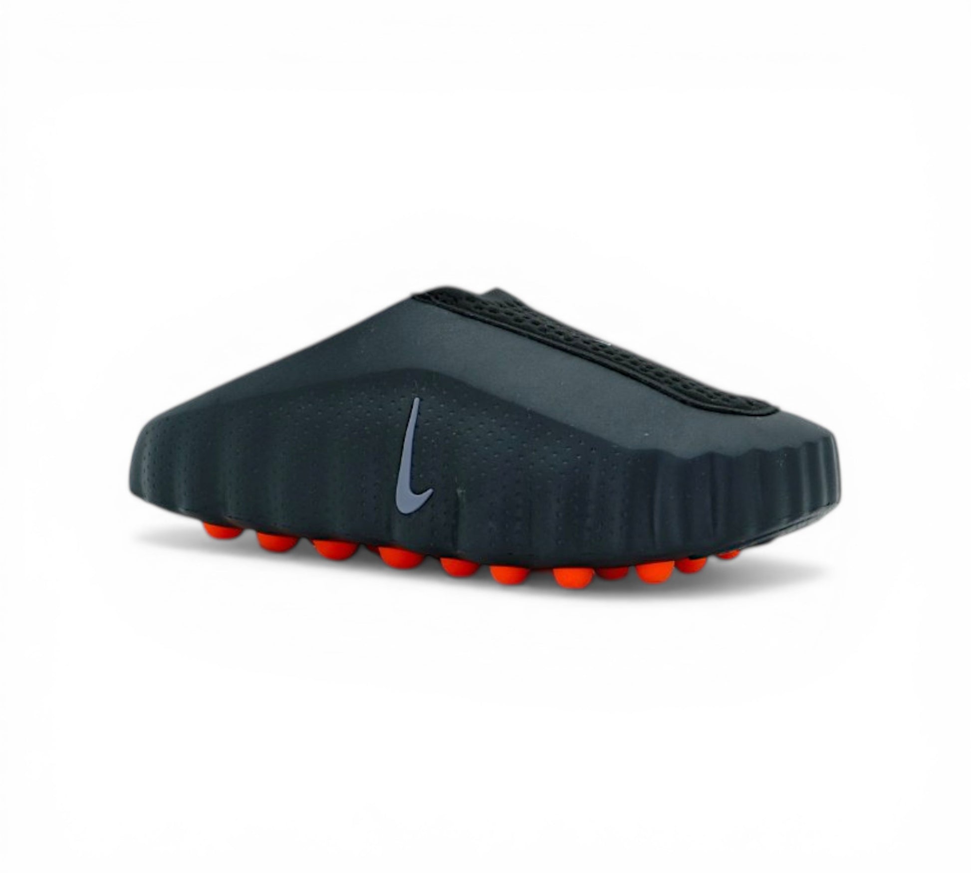 Мюли Nike Calm, черные, с оранжевой подошвой, вид сбоку