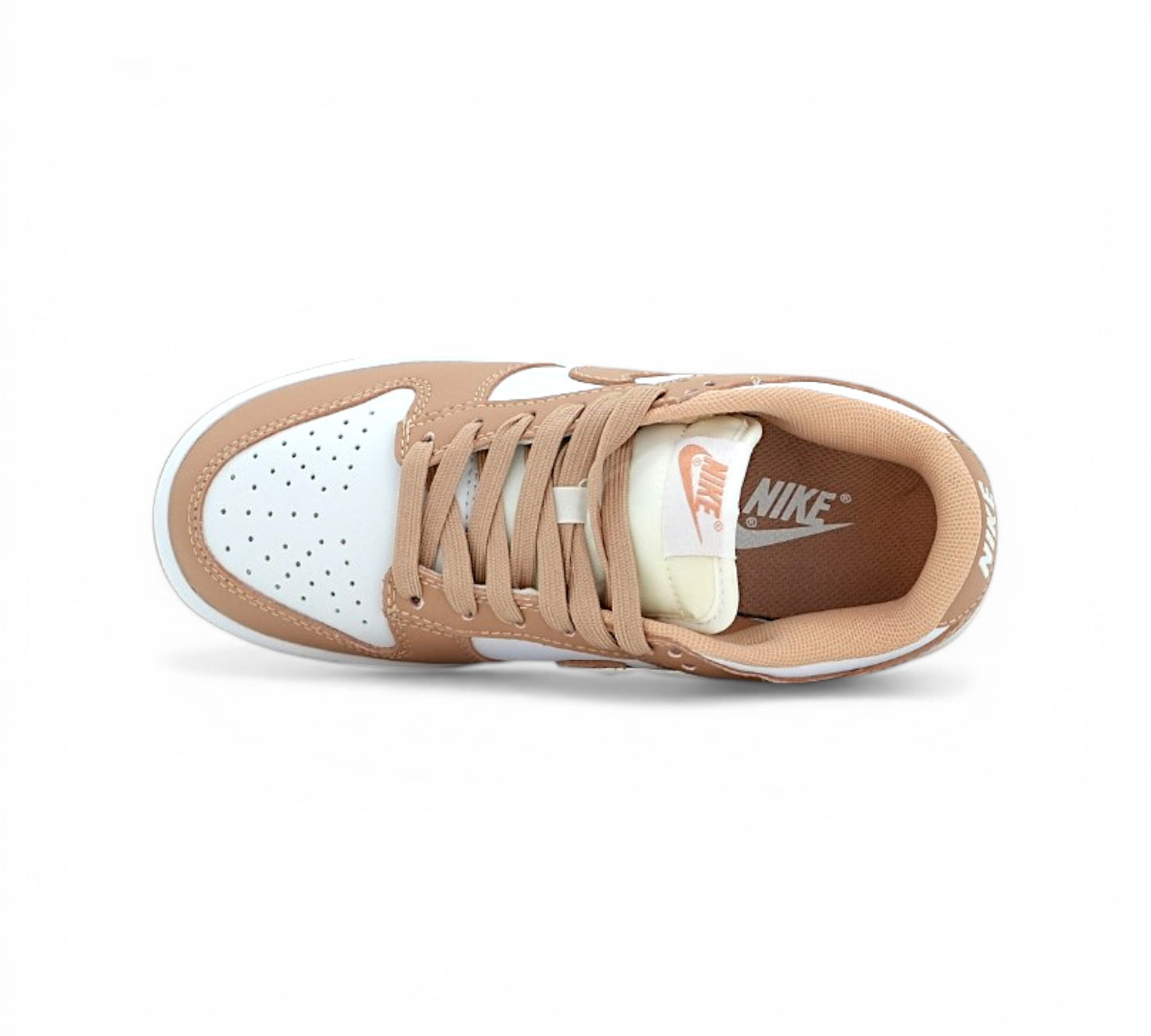 Кроссовки Nike Dunk Low, бежевые с белым, вид сбоку