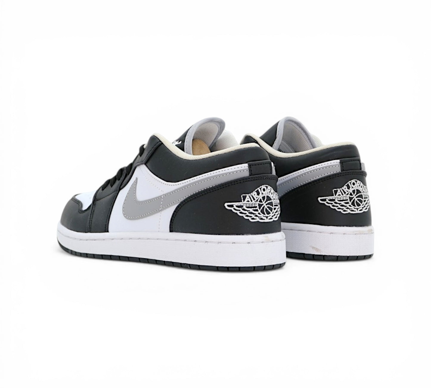 Кроссовки Nike Air Jordan 1 Low, чёрно-белые с серым, вид сбоку