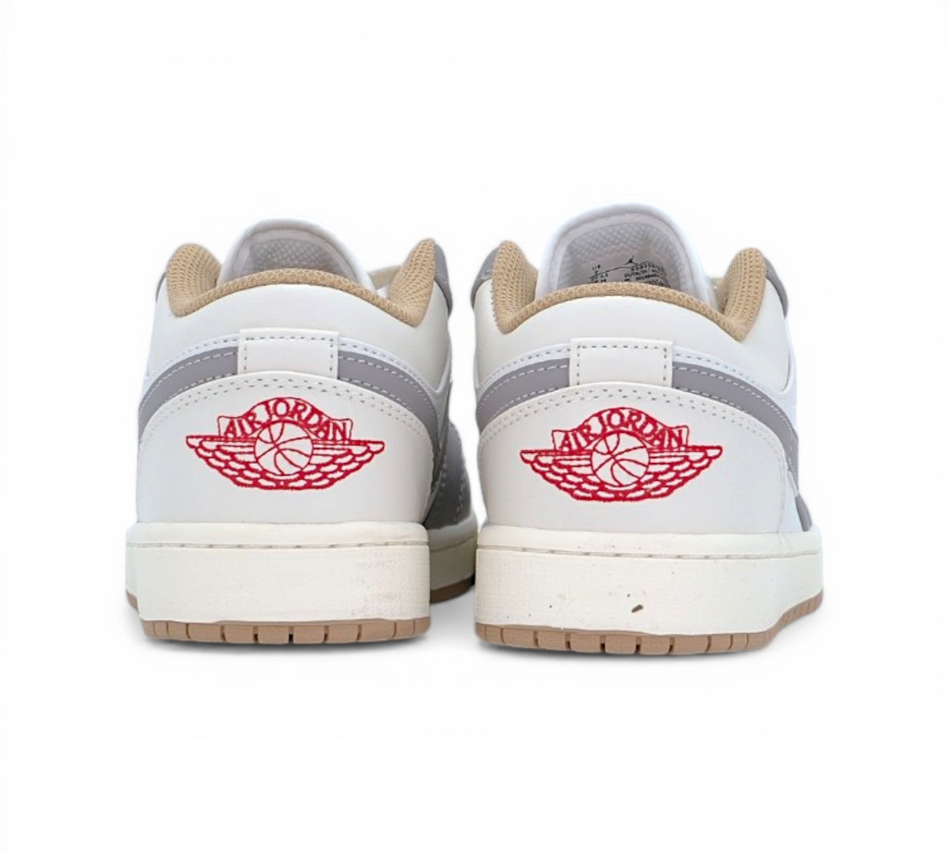 Низкие кроссовки Nike Air Jordan 1 Low, белые с серыми вставками, вид сбоку