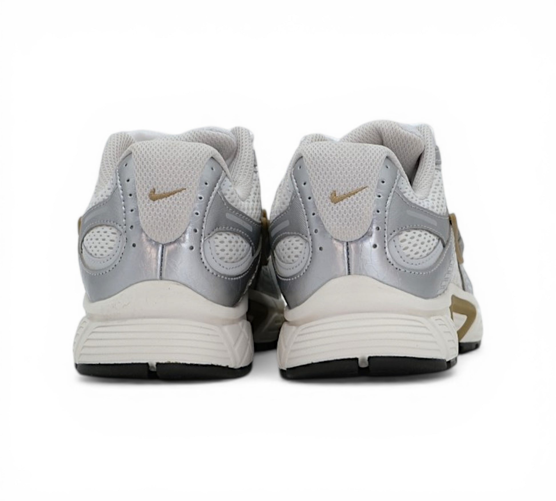 Кроссовки Nike V5 RNR, серебристые с бежевым, вид сбоку