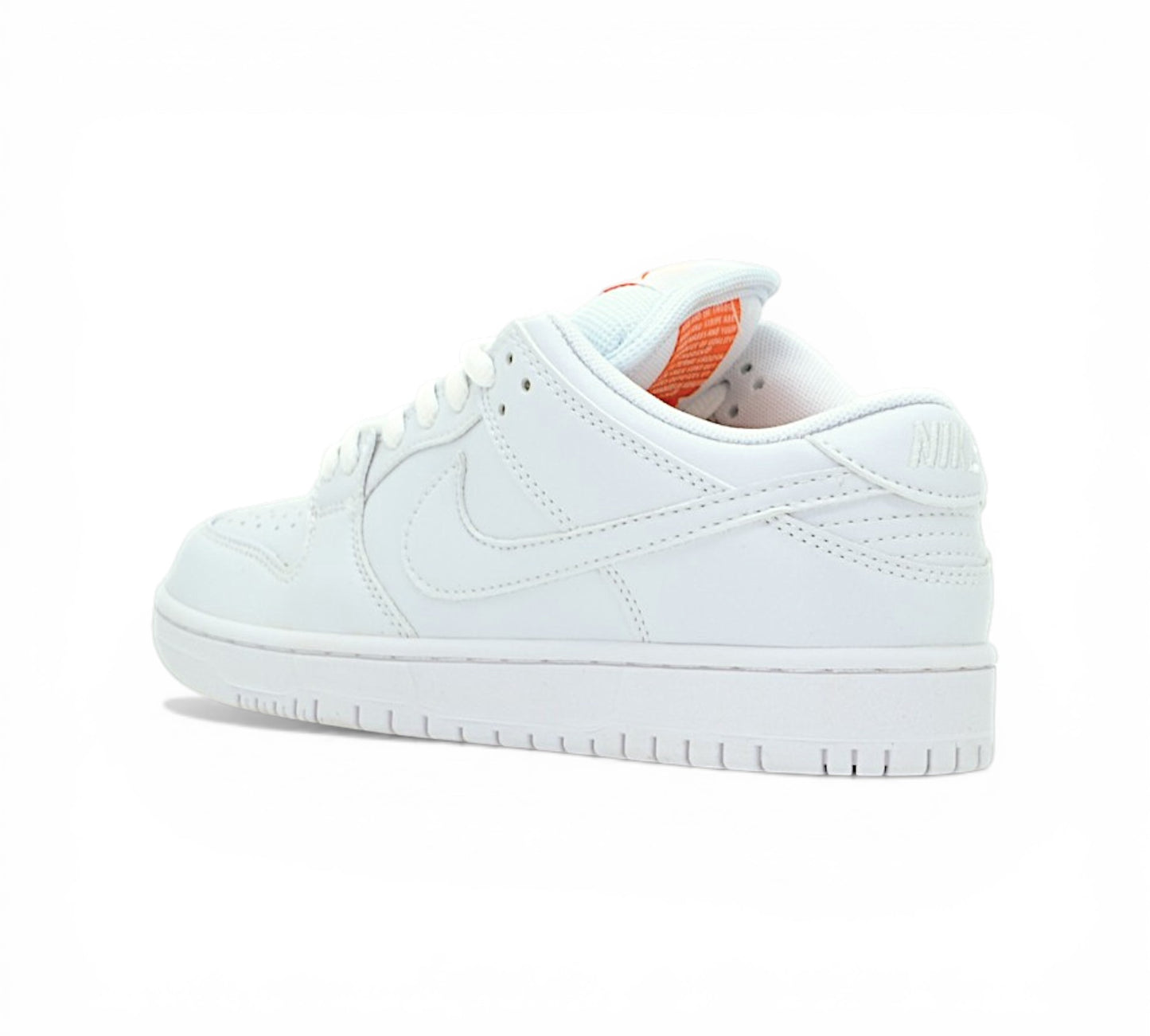 Кроссовки Nike Dunk Low, белые, вид сбоку