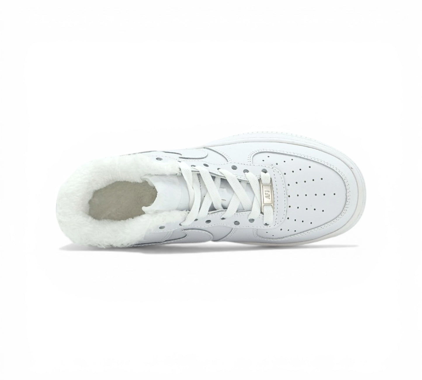 Кроссовки Nike Air Force 1 белые с мехом вид сбоку