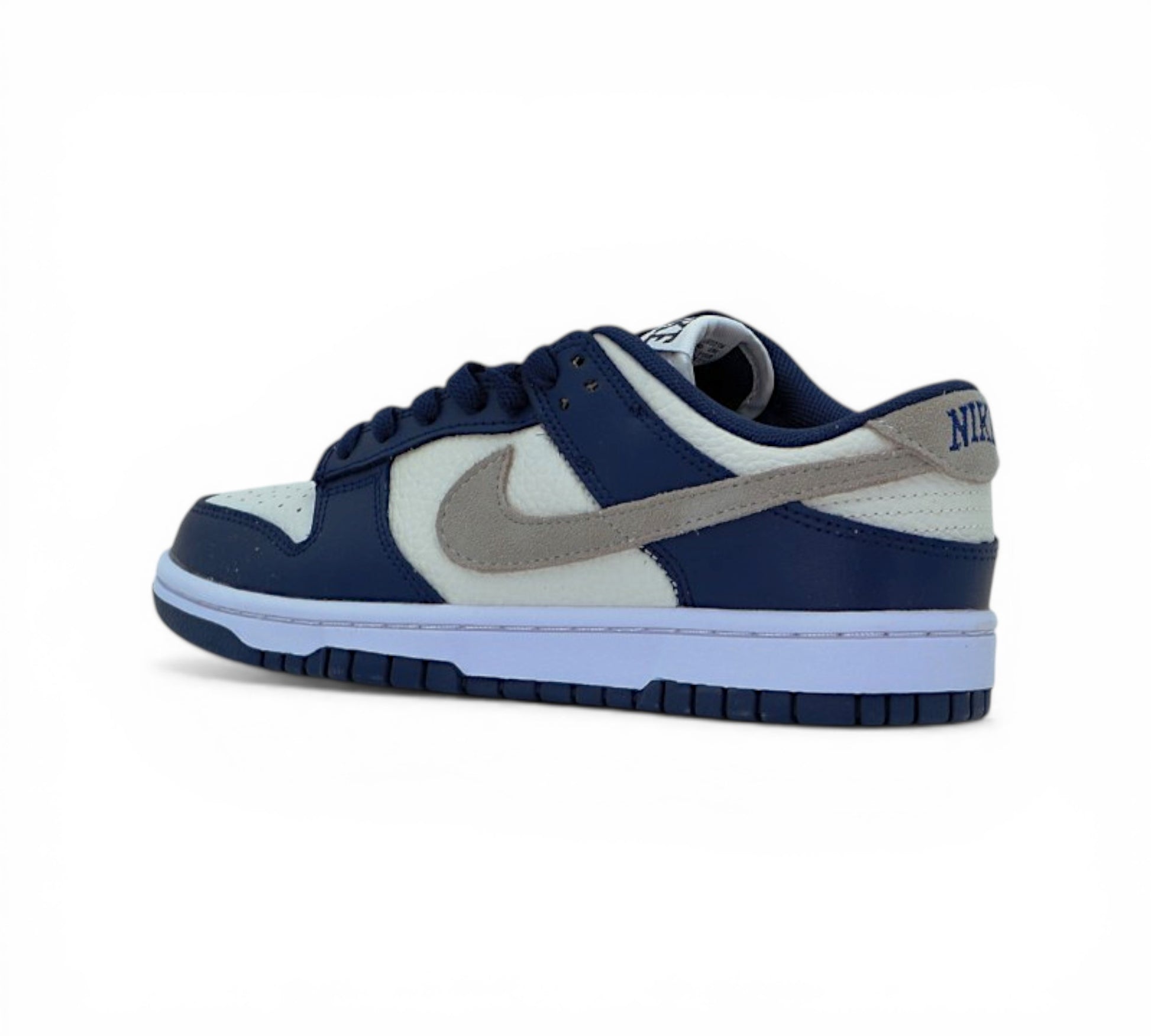 Кроссовки Nike Dunk Low, тёмно-синие с белым и серым, вид сбоку