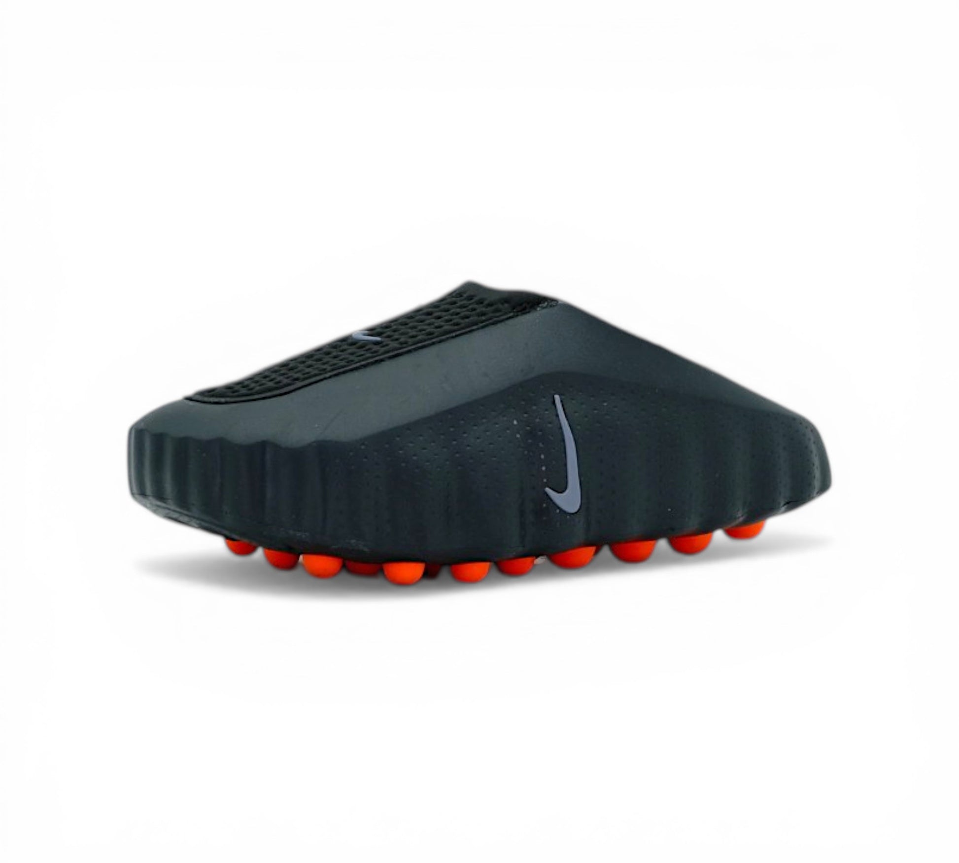 Мюли Nike Calm, черные, с оранжевой подошвой, вид сбоку