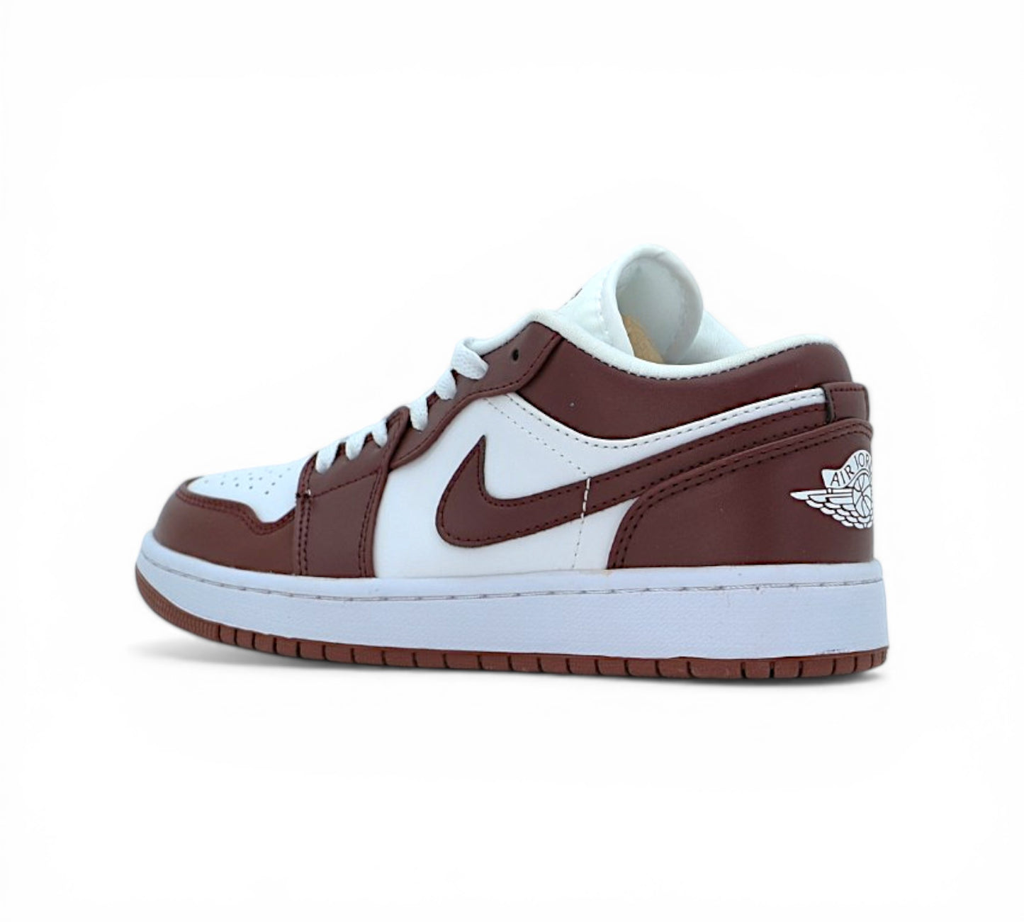 Кроссовки Nike Air Jordan, бело-бордовые, боковой ракурс