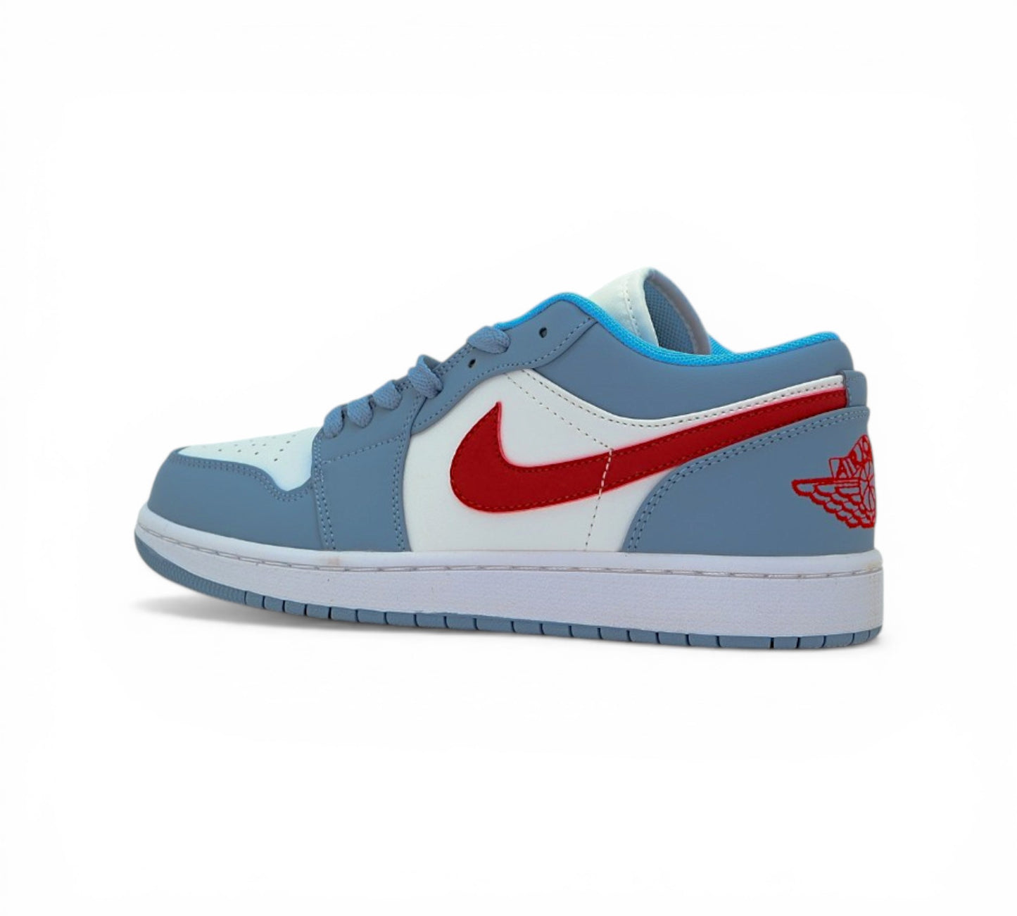 Кроссовки Nike Air Jordan 1 Low, голубые с красным, боковой ракурс