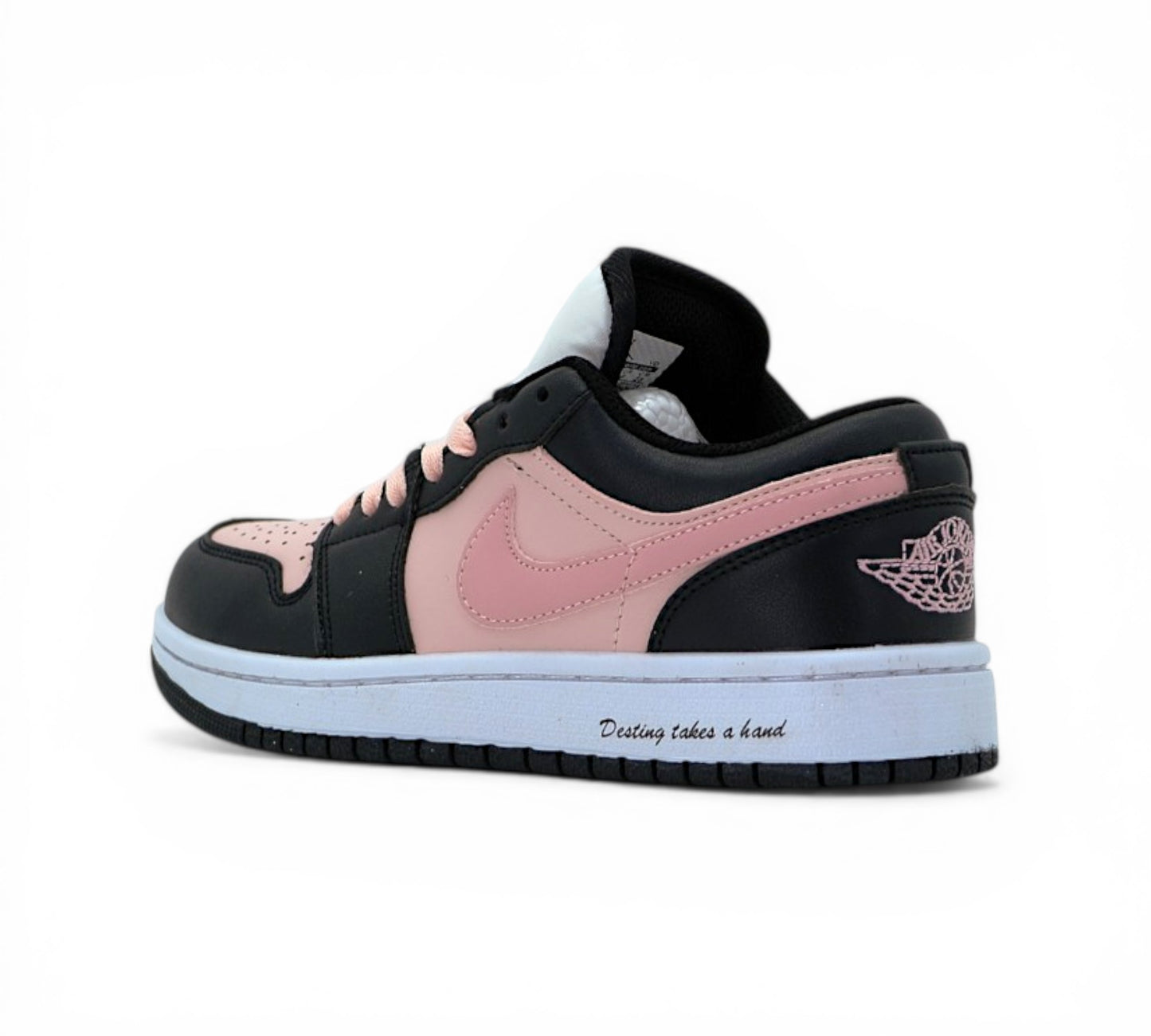 Кроссовки Jordan 1 Low, розовые с чёрным, вид сбоку