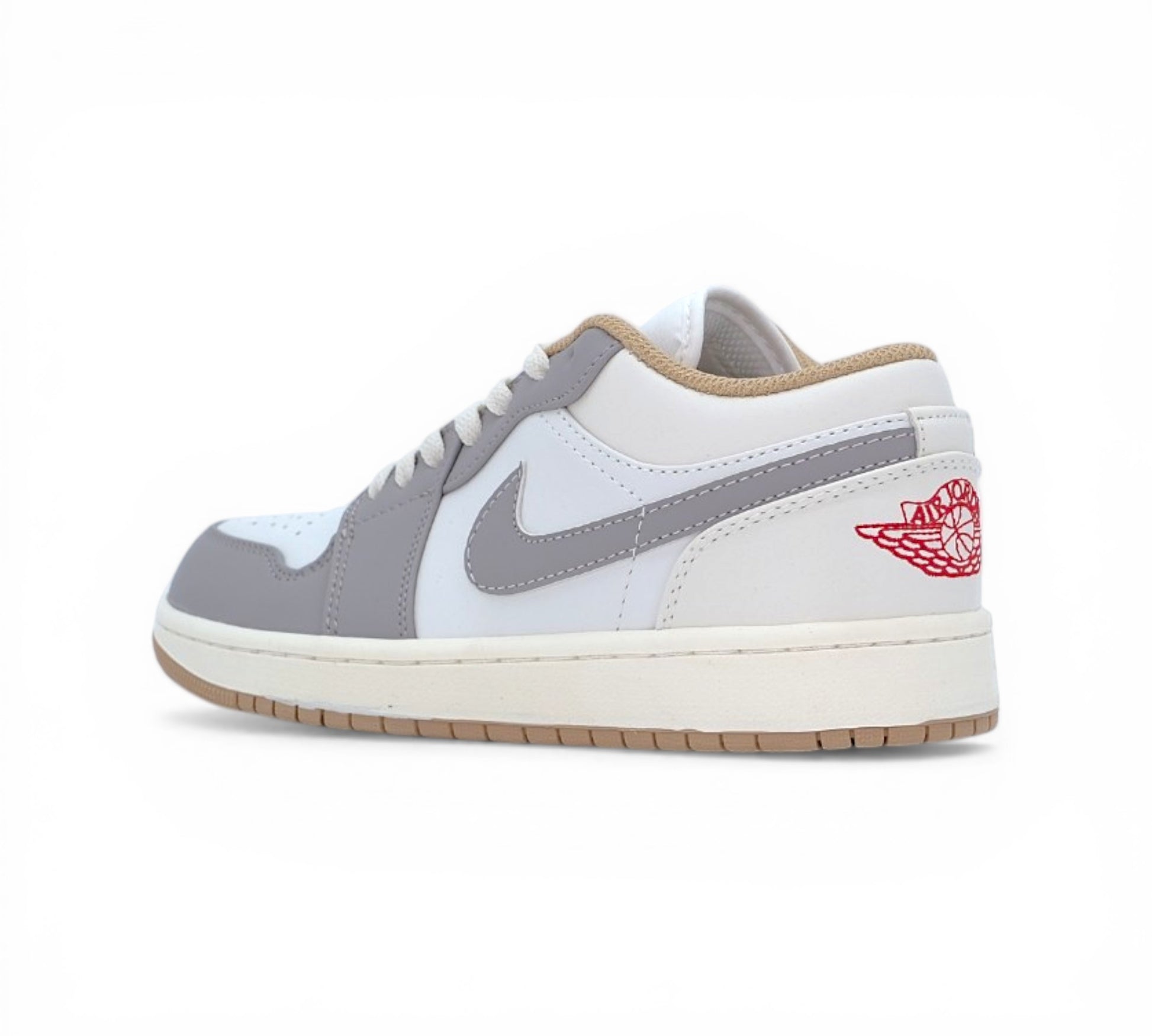 Низкие кроссовки Nike Air Jordan 1 Low, белые с серыми вставками, вид сбоку