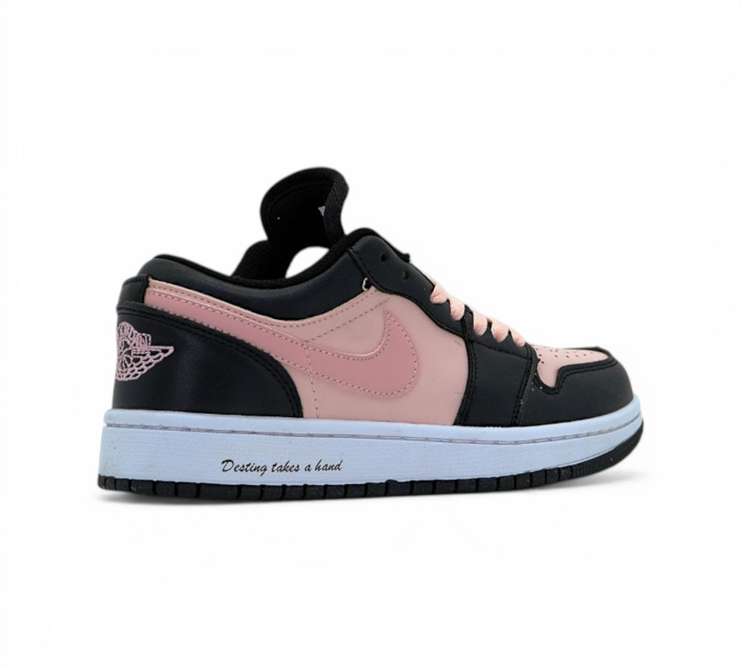Кроссовки Jordan 1 Low, розовые с чёрным, вид сбоку
