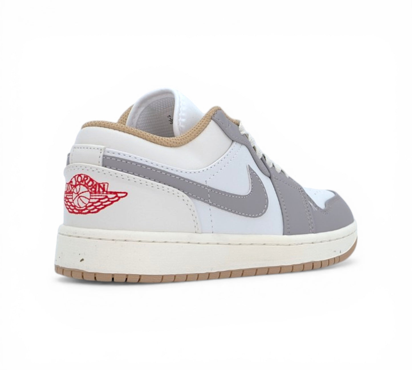 Низкие кроссовки Nike Air Jordan 1 Low, белые с серыми вставками, вид сбоку