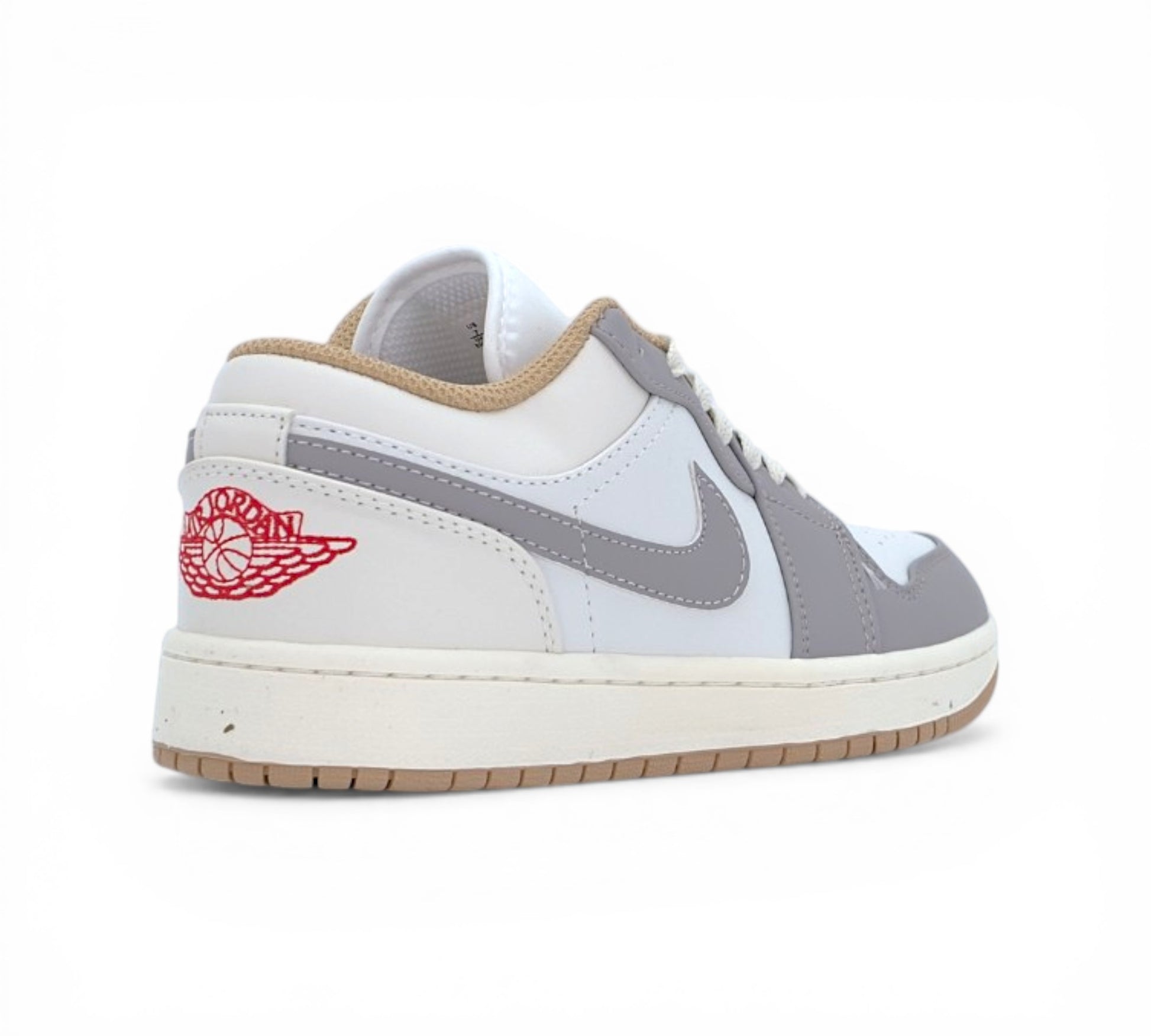Низкие кроссовки Nike Air Jordan 1 Low, белые с серыми вставками, вид сбоку