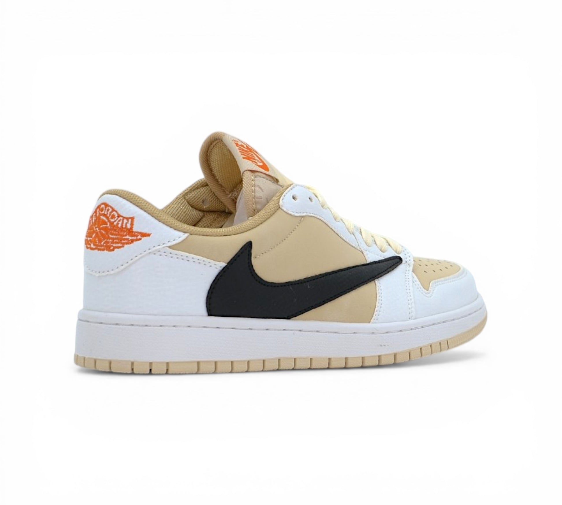 Кроссовки Nike Travis Scott Air Jordan 1 Low Reverse Mocha, бежевые, вид сбоку