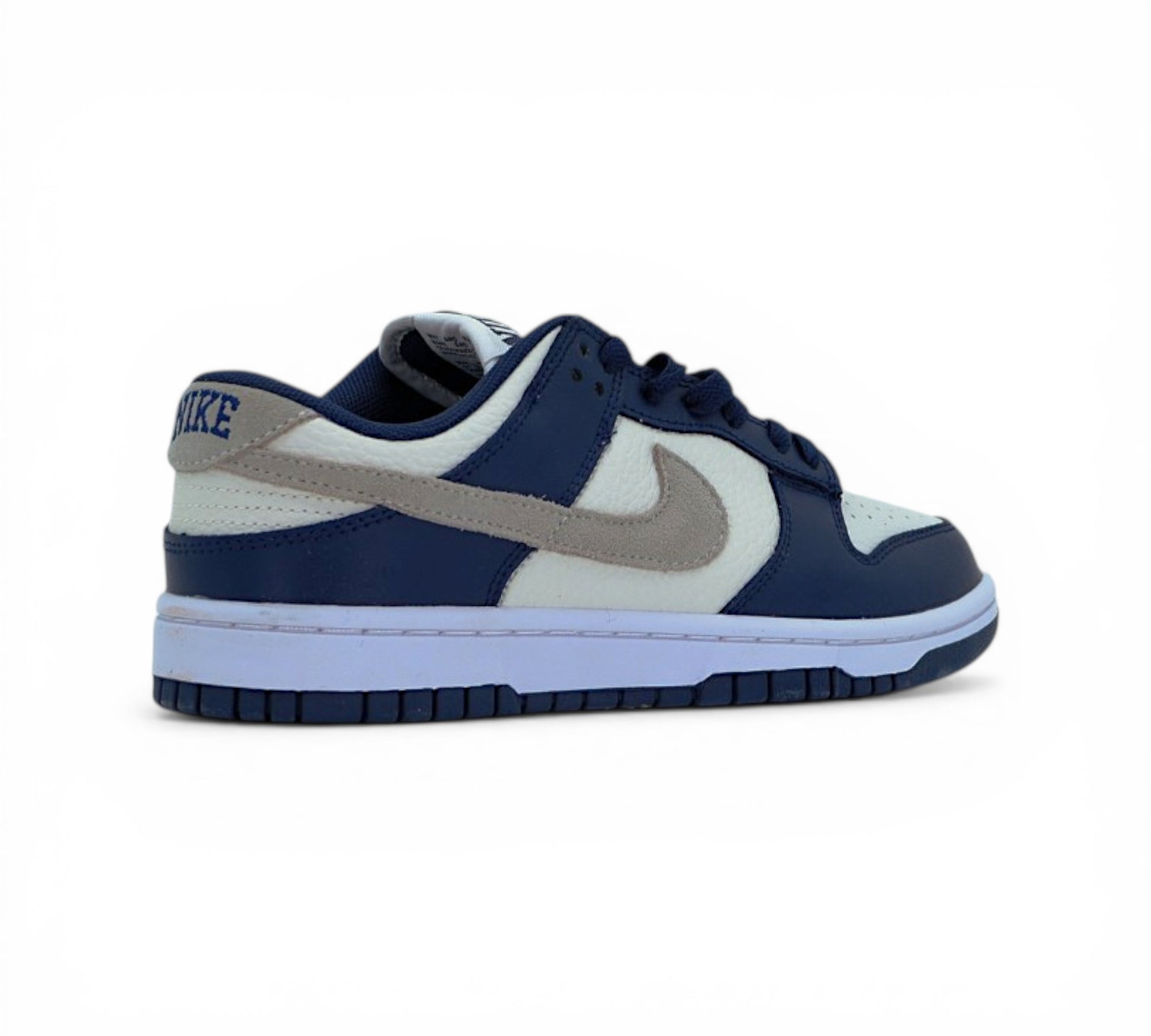 Кроссовки Nike Dunk Low, тёмно-синие с белым и серым, вид сбоку