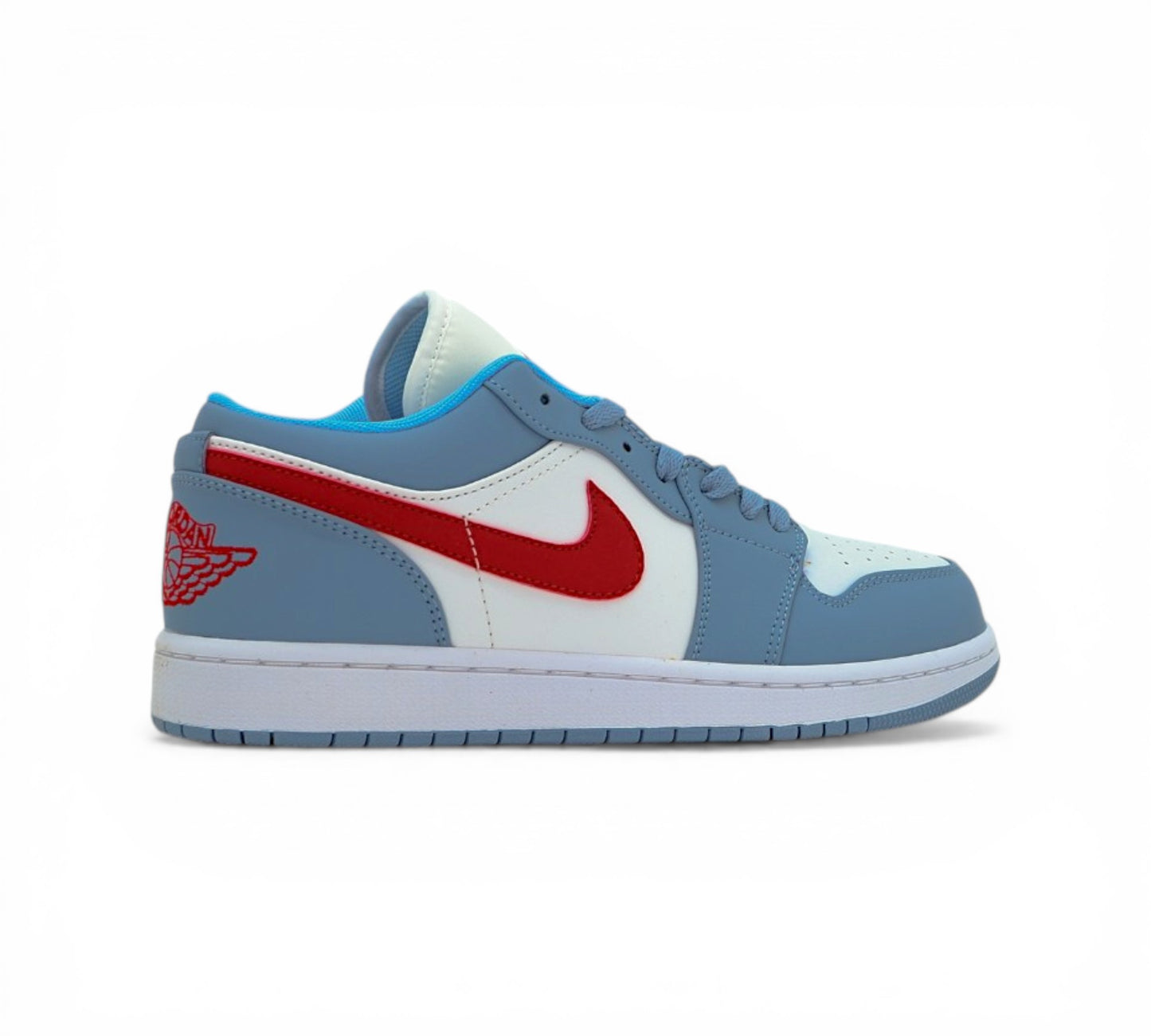 Кроссовки Nike Air Jordan 1 Low, голубые с красным, боковой ракурс