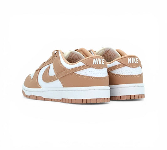 Кроссовки Nike Dunk Low, бежевые с белым, вид сбоку