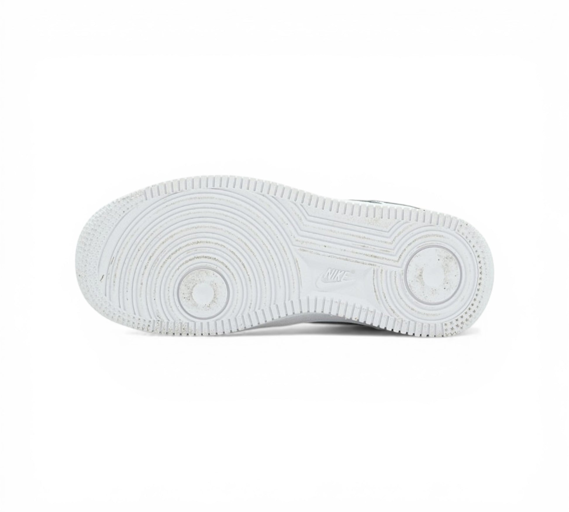 Кроссовки Nike Air Force 1 белые с мехом вид сбоку