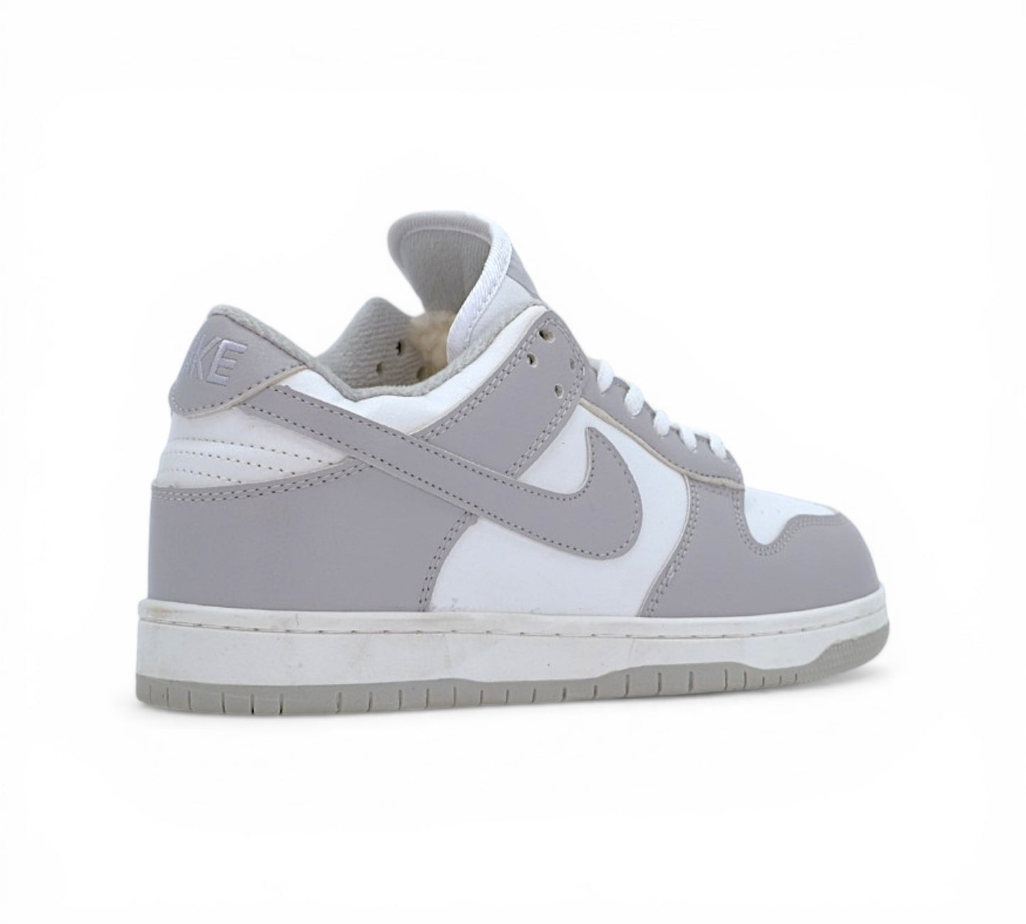 Кроссовки Nike Dunk Mid, бело-серые, вид сбоку