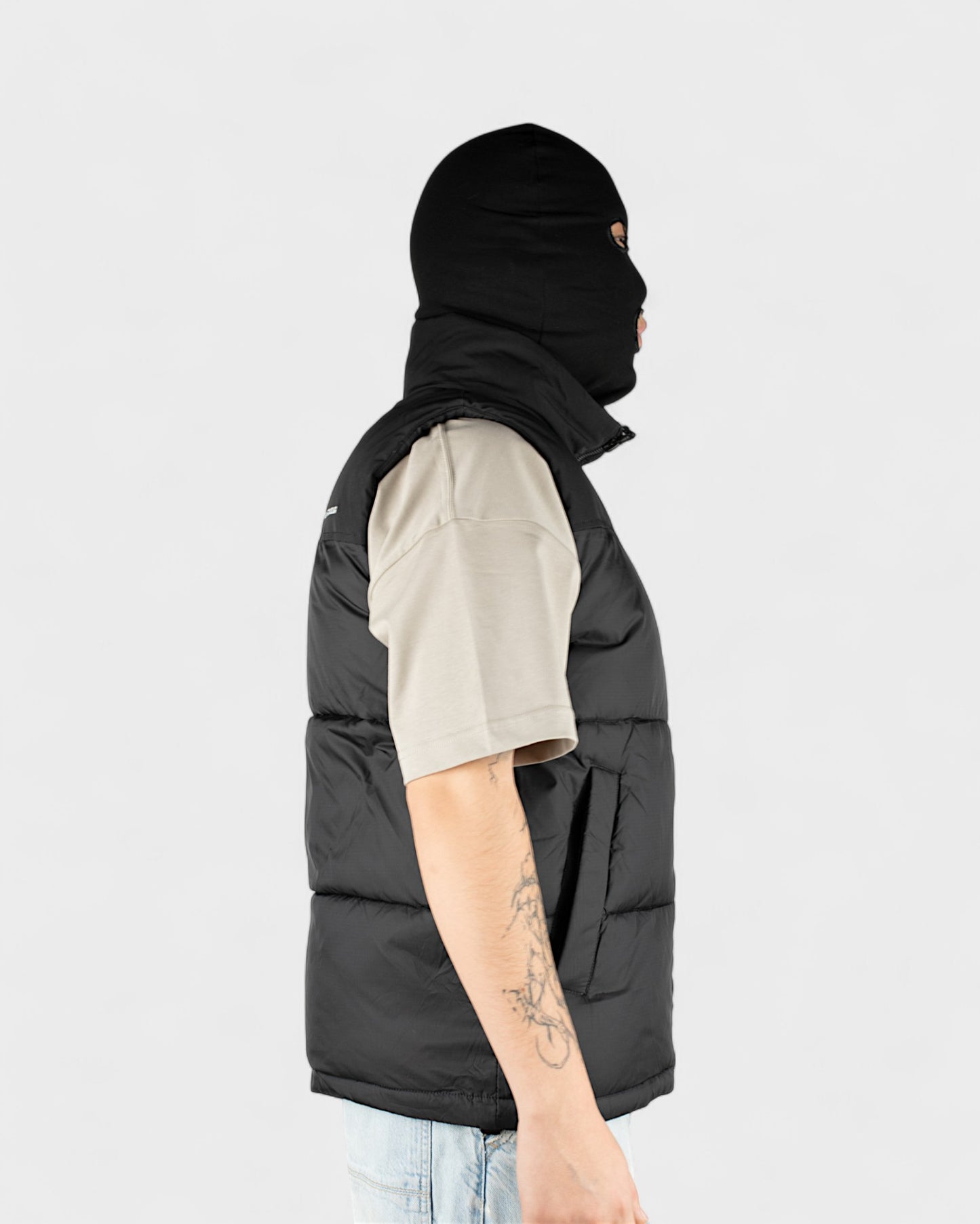 Жилетка Under Armour 666 Black M — купить куртку Under Armour в Алматы фото 8 | GAMEOVERSHOP