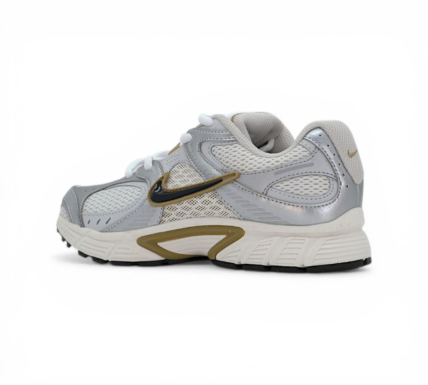 Кроссовки Nike V5 RNR, серебристые с бежевым, вид сбоку
