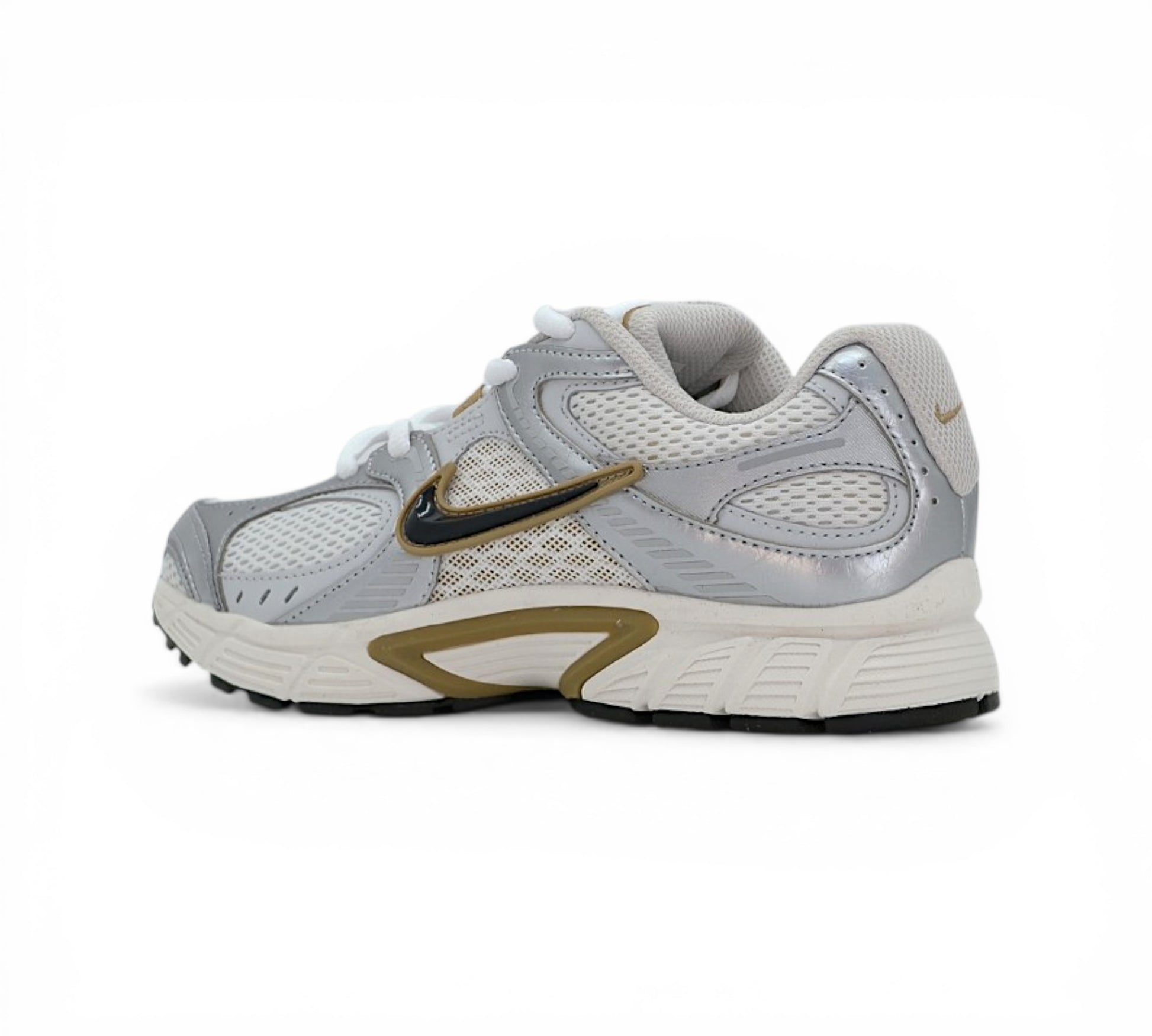 Кроссовки Nike V5 RNR, серебристые с бежевым, вид сбоку
