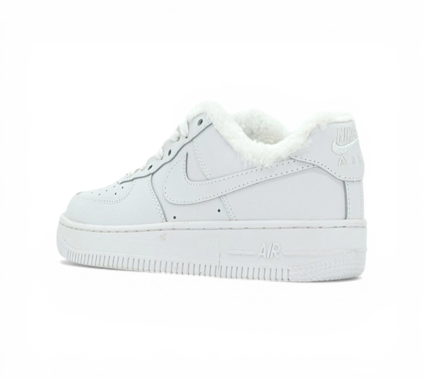 Кроссовки Nike Air Force 1 белые с мехом вид сбоку