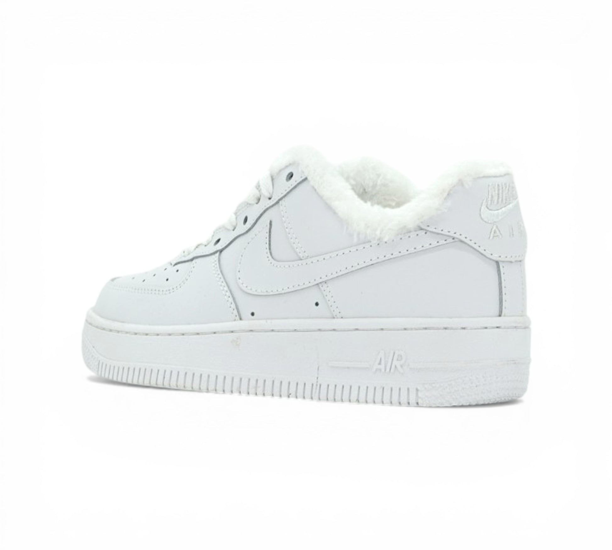 Кроссовки Nike Air Force 1 белые с мехом вид сбоку