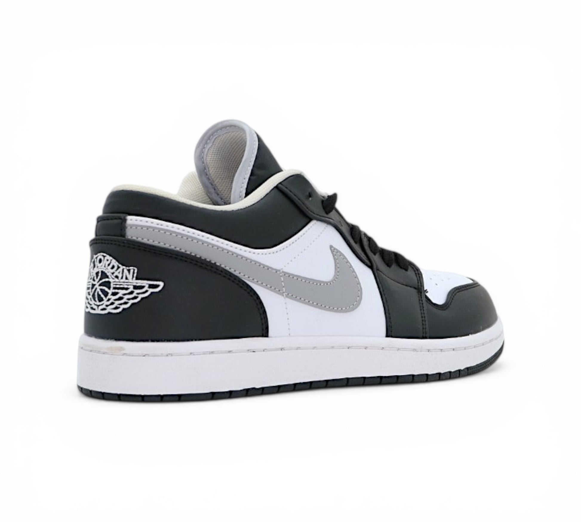 Кроссовки Nike Air Jordan 1 Low, чёрно-белые с серым, вид сбоку