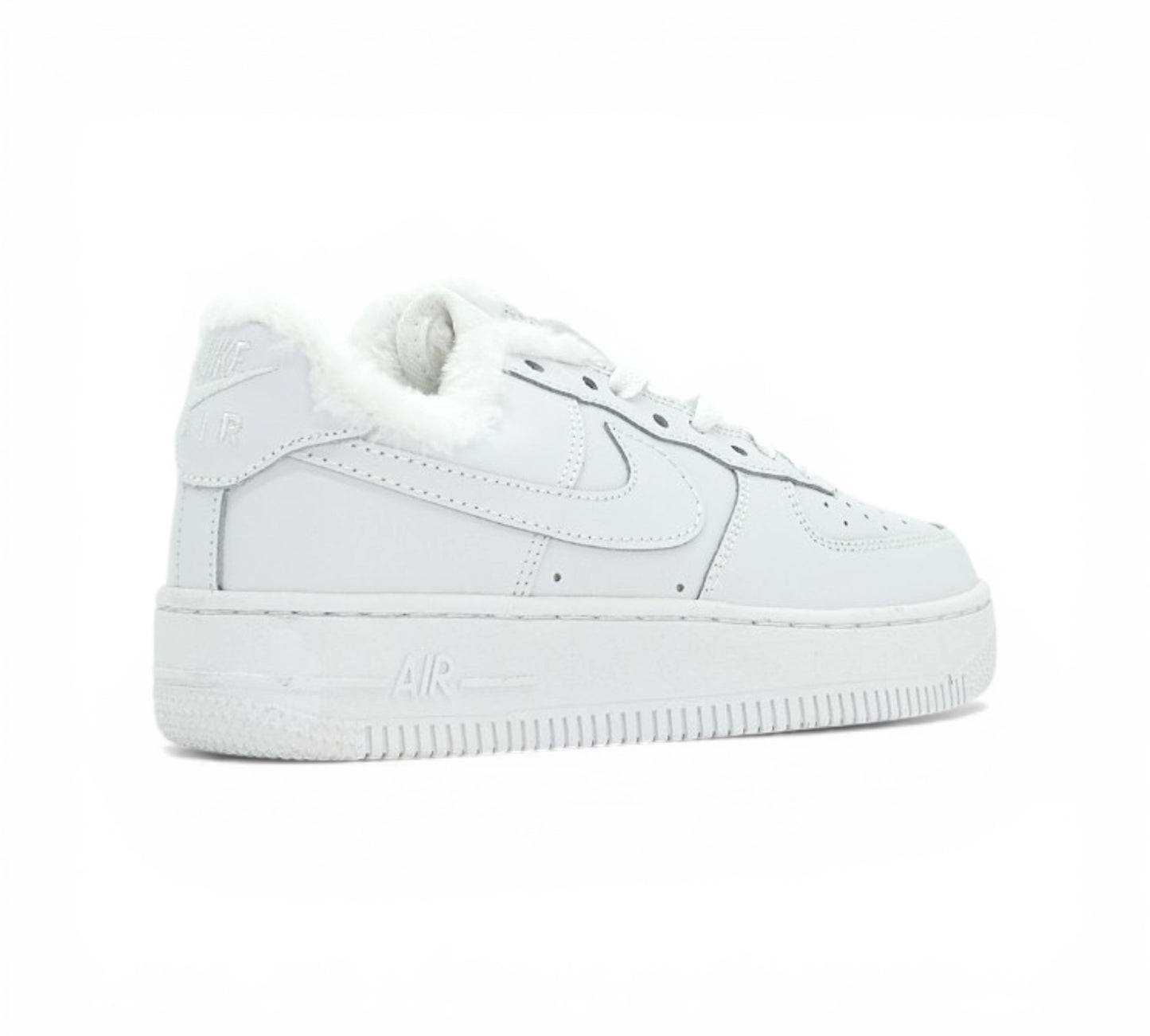 Кроссовки Nike Air Force 1 белые с мехом вид сбоку