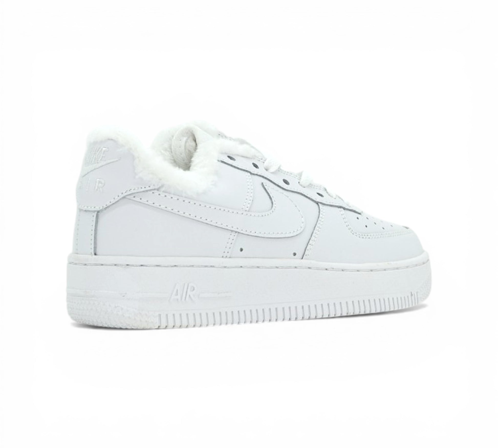 Кроссовки Nike Air Force 1 белые с мехом вид сбоку