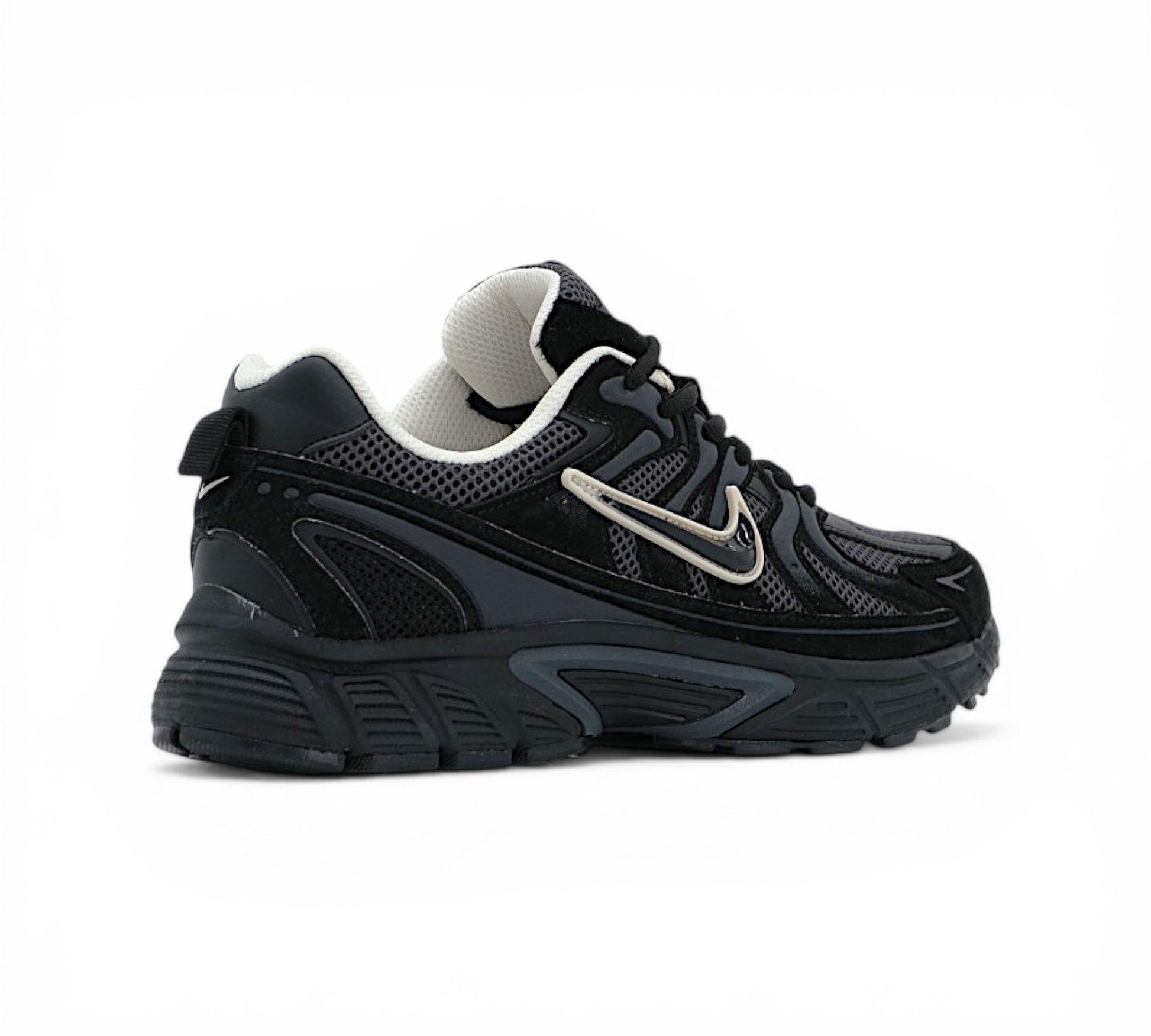Кроссовки Nike V2K Run, черные, вид сбоку