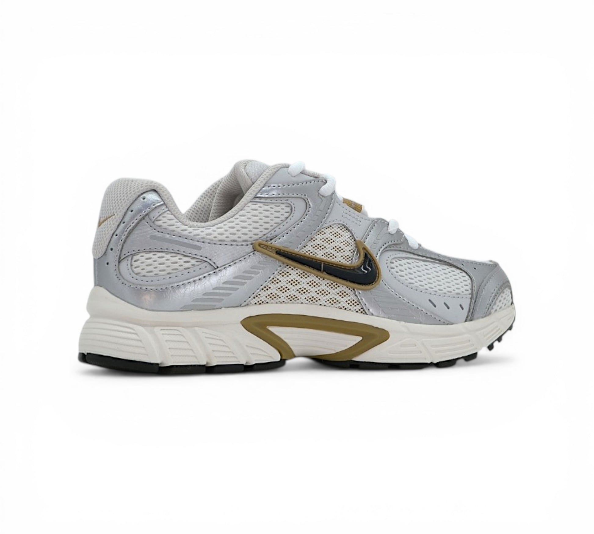 Кроссовки Nike V5 RNR, серебристые с бежевым, вид сбоку